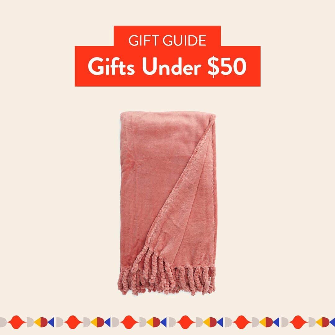 Nordstromさんのインスタグラム写真 - (NordstromInstagram)「The best gifts for everyone on your list—for $50 or less. Let us wrap them for free when you shop in store, or when you buy online and pick up at store. Shop more gifts under $50 at the link in bio. #MakeMerry #stayNspired」11月10日 9時43分 - nordstrom