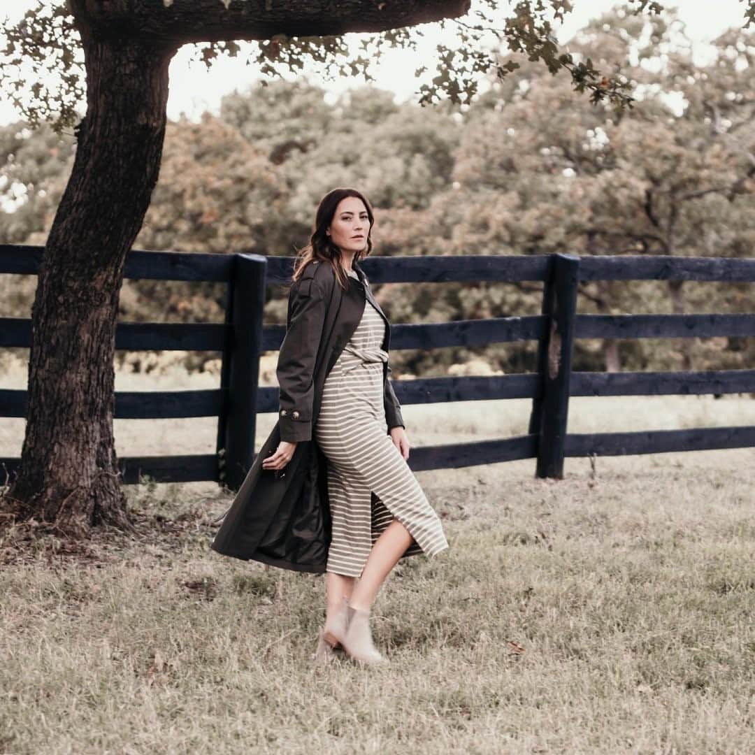 カレントエリオットのインスタグラム：「fall-ing for @thegraydetails in our studio dress  #currentelliott」