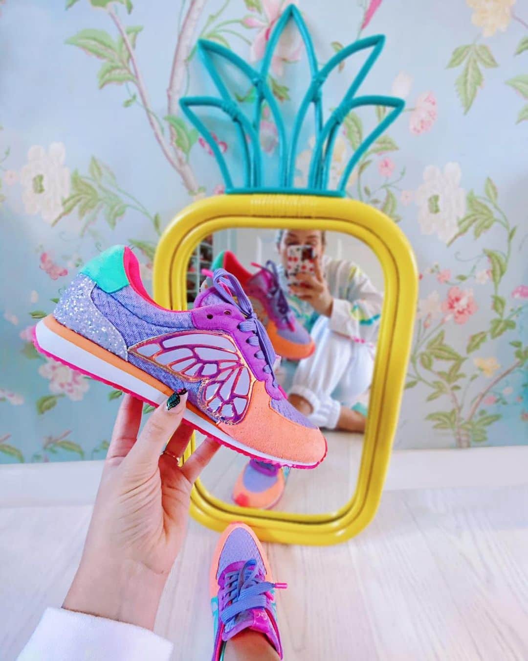 SOPHIA WEBSTERさんのインスタグラム写真 - (SOPHIA WEBSTERInstagram)「Top picks… new kicks! 🌟 No better way to brighten the day than with my 'Chiara' sneaker. From the holographic wing , pastel glitter and pops of fluro, it’s my new happy shoe. 💗🌈🦋 S x ⁣ ⁣ 👉 Swipe for all colours! 👟  #SophiaWebster #SophiaInSophias #SophiaWebsterSneakers」11月10日 4時19分 - sophiawebster