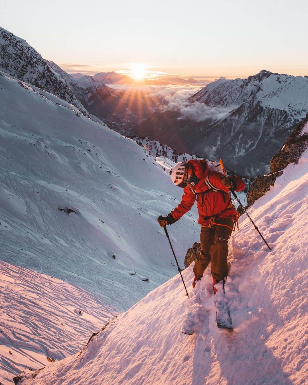 マウンテンハードウェアのインスタグラム：「“I remember thinking: ‘If I can climb that, I can ski it, too,’ and this got me into steep skiing. It felt like a natural transition to the discipline.” -@vivianbruchez. Photo: @mathis_dumas.」