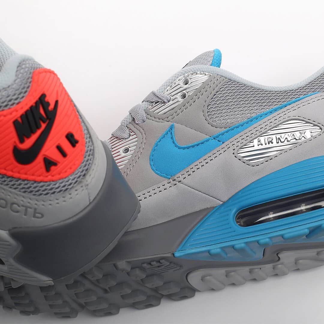 HYPEBEASTさんのインスタグラム写真 - (HYPEBEASTInstagram)「@hypebeastkicks: @nike looks to Moscow's history and architecture for its latest Air Max 90 colorway. The decision to honor the Russian city is a reference to the Air Max 90s popularity in the country, becoming the first Nike sneaker to be widely recognized across Russia. The “Smoke Gray” colorway was chosen as a nod to buildings across the city and the fall sky. Elsewhere, “Infrared” and “Lazer Blue” details pay tribute to Moscow’s night lights, while reflective touches bring to mind the skyscrapers across the skyline. Pick up a pair starting November 14 via SNKRS.⁠⠀ Photo: Nike」11月10日 4時51分 - hypebeast