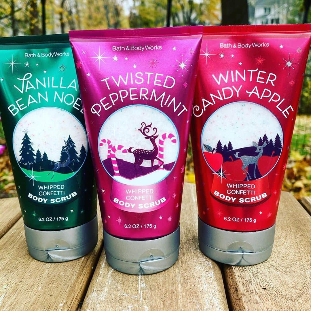 Bath & Body Worksさんのインスタグラム写真 - (Bath & Body WorksInstagram)「There are just 3️⃣ things we need this Christmas! 🎄 🎶 🎅 ❄️ Your favorite traditions fragrances are BACK in Whipped Confetti Body Scrub! 🎉 Comment 💚 💗 ❤️ which one you’re adding to your wish list!」11月10日 5時00分 - bathandbodyworks