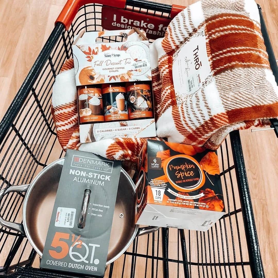 T.J.マックスのインスタグラム：「Who’s ready to fill their carts with all the holiday prep essentials 🙋‍♀️ (📷: @alythethrifter)」