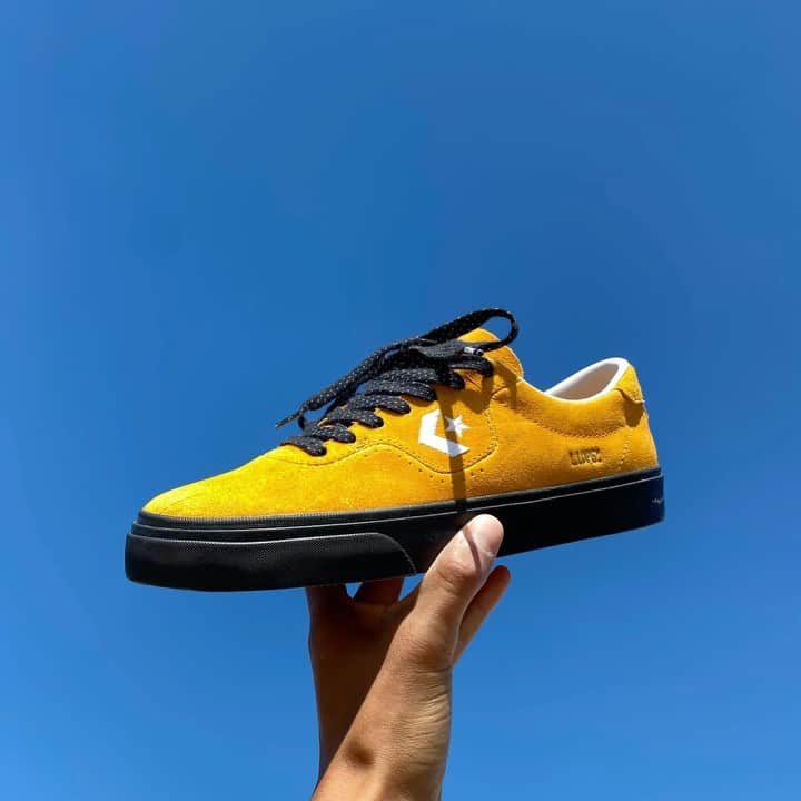 ルーイ・ロペスのインスタグラム：「🌍💫 Two latest colorways 🌍💫now available in SKATESHOPS & online!   Dare you to cop 2 pairs and mismatch em 😝😝 @converse_cons」