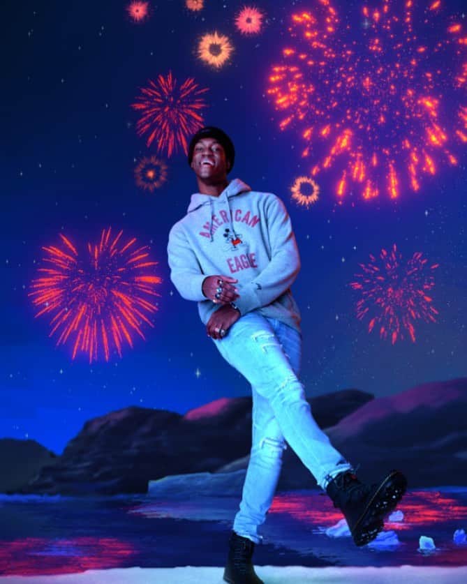 アメリカンイーグルのインスタグラム：「✨✨DISNEY X AE COLLECTION ✨✨ 何があなたをより特別なものにしますか？ DISNEY X AEのTシャツやジーンズでドレスアップして、ハッピーな良い一日にしてください😍 アイテムはオンラインでチェックしてください [www.aeo.jp]✨✨   Be love.Be fun.Be true.Be you   #AExME #AEJeans #AE#americaneaglejp #アメリカンイーグル#デニム#デニムコーデ」
