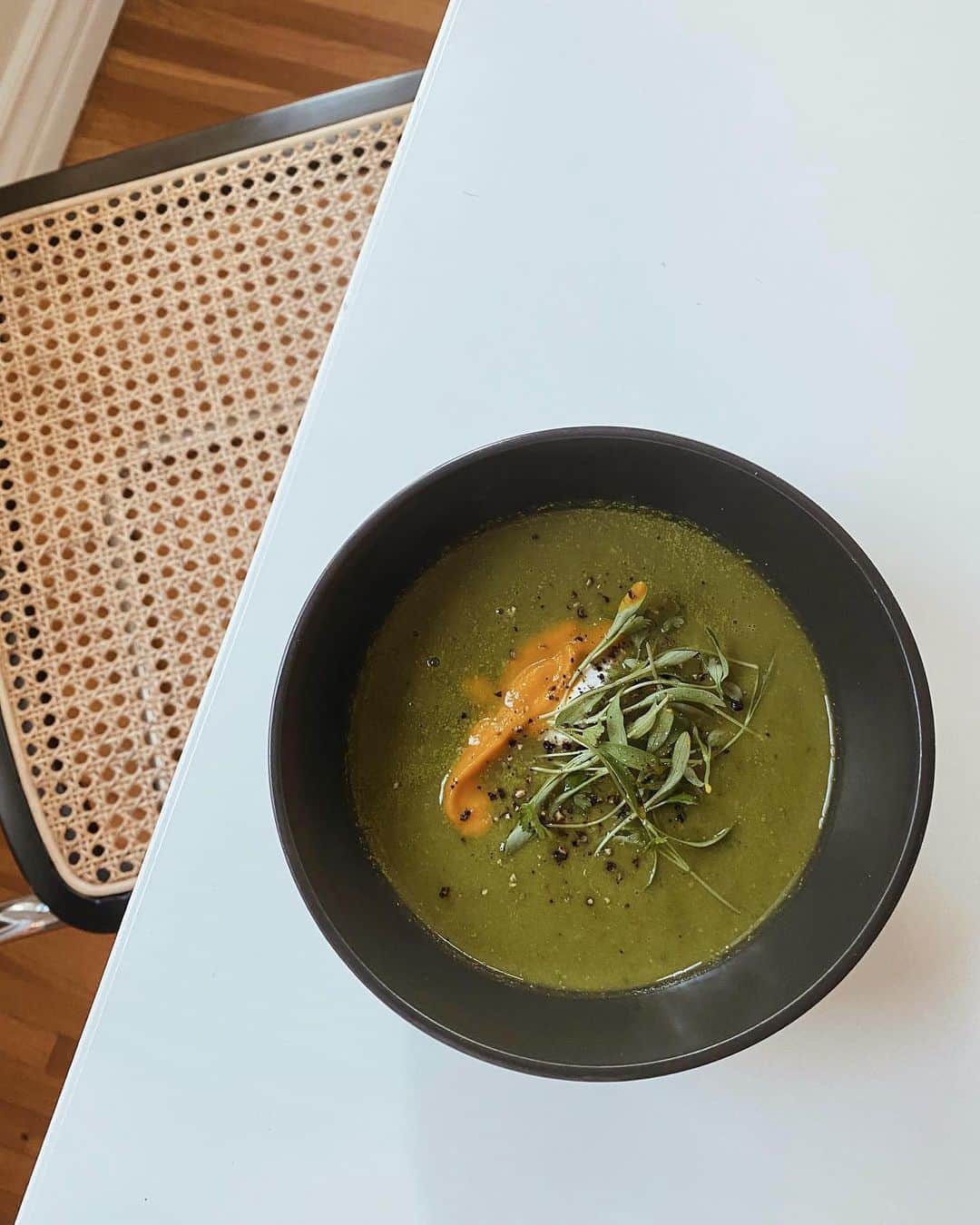 Camden Scottさんのインスタグラム写真 - (Camden ScottInstagram)「I didn’t realize so many of you cared so much about soup but apparently you do. Here’s the recipe for the green soup from my story yesterday. You can thank me later.」11月10日 5時36分 - cammiescott