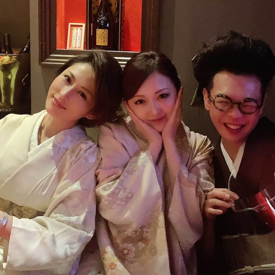 一ノ瀬瑞帆さんのインスタグラム写真 - (一ノ瀬瑞帆Instagram)「club Leiの涼子ママと、まだむ蝶のフジコママとトリプルボギーで記念撮影🥂💕 ・ 私が6年前からお世話になってる涼子ママがインスタを始めたので、フォローして下さい🤝✨何より涼子ママのインスタの初投稿に載れて光栄です💕 #銀座 #トリプルボギー @triplebogey_ginza  #clublei #涼子ママ @ryo_____________ko  #まだむ蝶 #フジコママ @fujiko.madamucho.ginza  #素敵なご縁に感謝」11月10日 5時45分 - mizuho.bakuchan