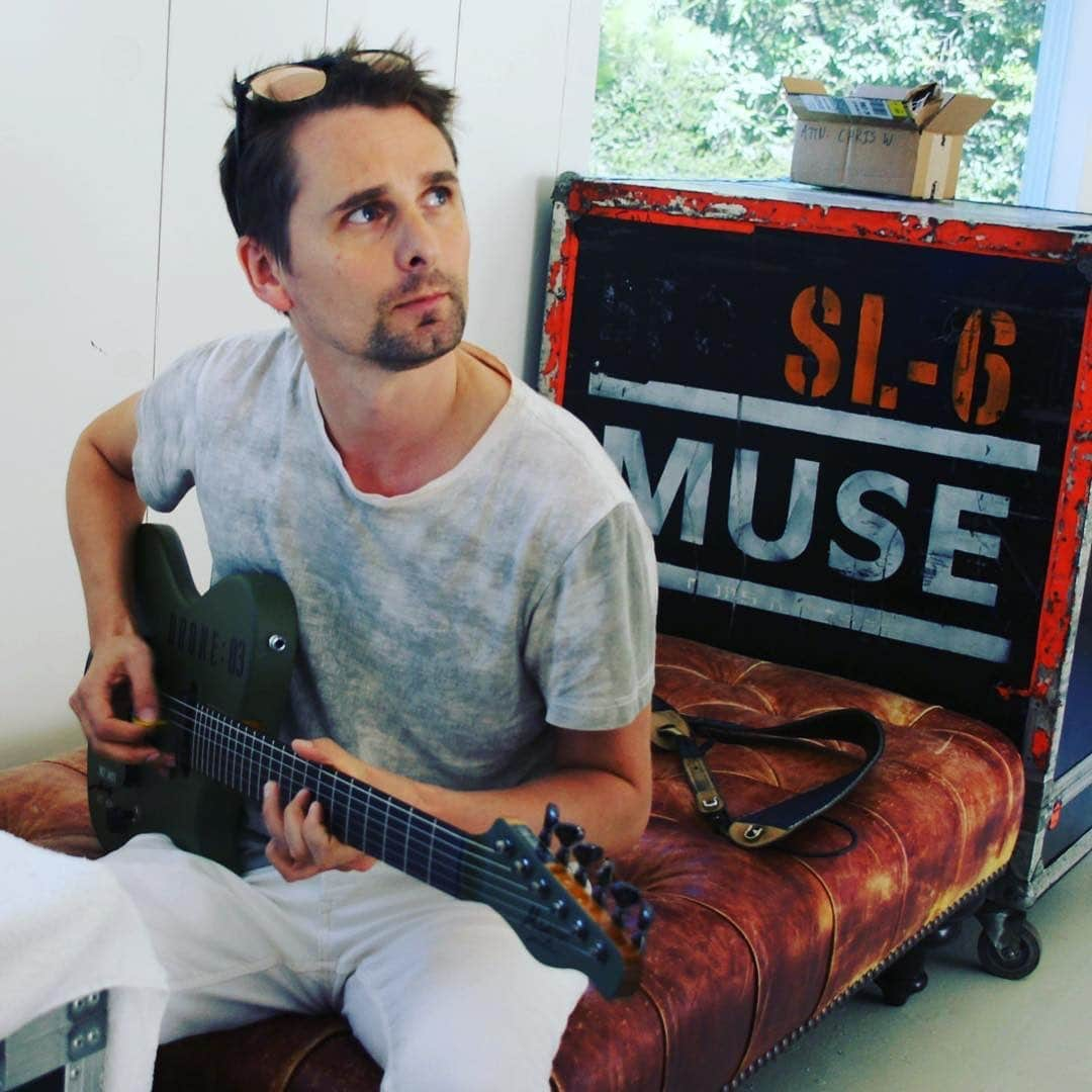 MUSEさんのインスタグラム写真 - (MUSEInstagram)「"I think it's time to kind of lose our minds a little bit more in the studio and delve into some new areas of music that we're kind of not that used to or comfortable with….that's the key thing: evolving” - @domhoward77 on Simulation Theory. Our eighth album, two today 🔥」11月10日 5時57分 - muse