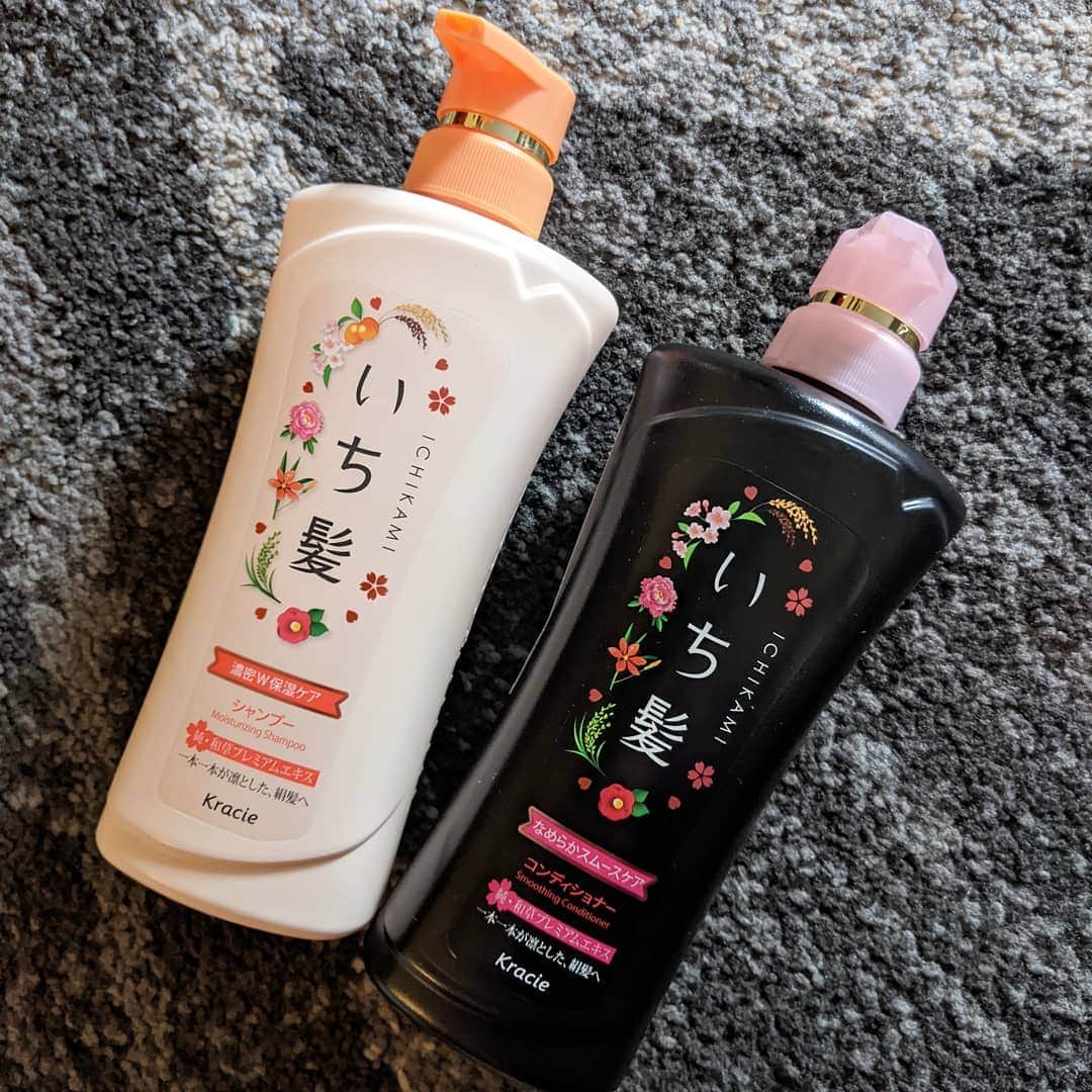 アマルのインスタグラム：「届いたー!みんな色々アドバイスありがとうー。やばいいい匂いすぎる。使うの楽しみ〜。」