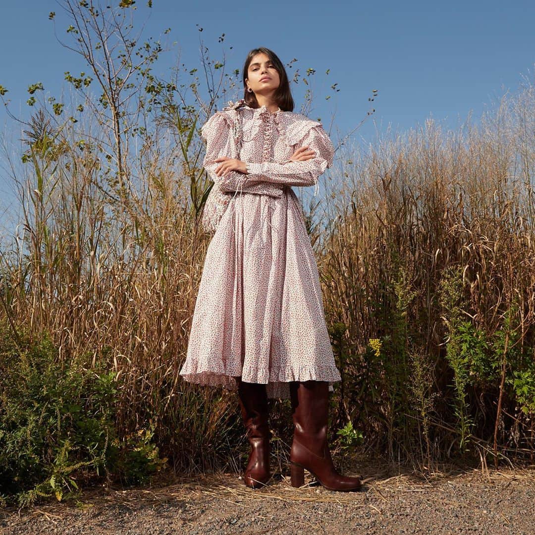 レフラーランドールのインスタグラム：「Our new collection just arrived. Visit the link in our bio to shop these new Resort '21 styles--from luxe leather tall boots to nylon totes to fresh pleated heels.」