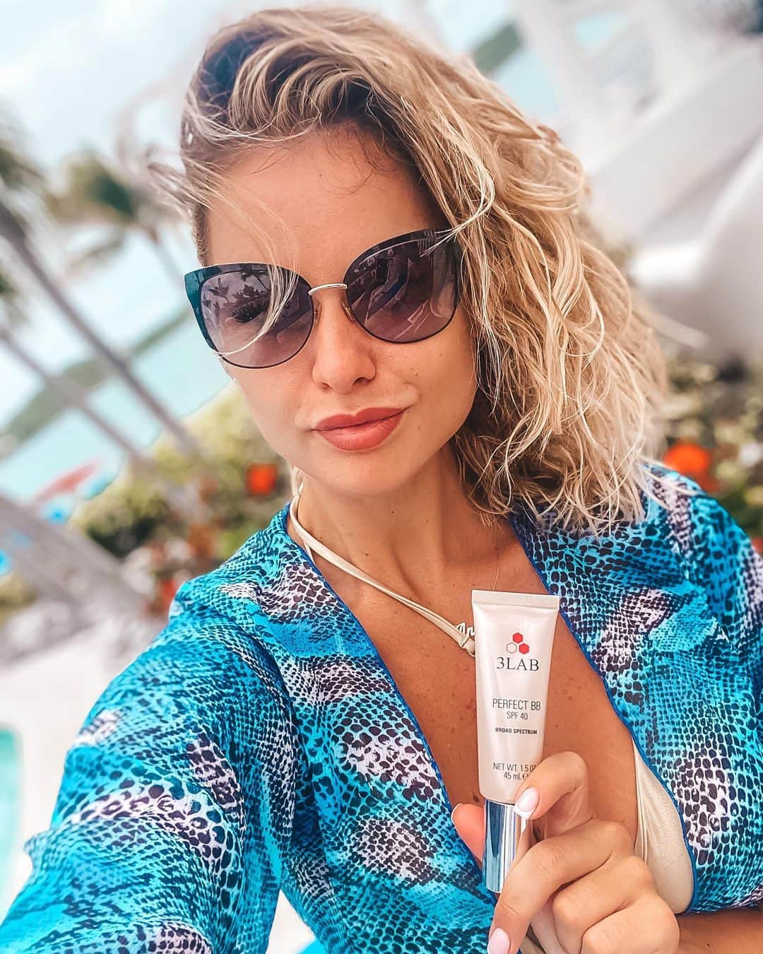 Anna Starodubtsevaのインスタグラム：「Ladies talk! My dear beautiful ladies! Do you use SPF face cream every day? If not,you’d better get to it! ⠀ I can’t stress enough how important it is to use high SPF face products on daily basis to prevent early aging and improve your skin quality. I’ve been using SPF cream every morning 365 days a year for many years now. I went through painful process of finding the best quality cream that has light texture,not too oily and heavy on my skin,and reasonably priced.Not very easy task I have to say.But I finally found the one I love! ⠀ Here are my two favorite products from @3labskincare : 🌟 Perfect Sunscreen SPF 50 for beach time. 🌟 Perfect BB cream SPF 40 for daily use. ⠀ Both have very light texture,easy to apply and smell amazing.It’s 10 out of 10 for me 👌.I really recommend you guys to try it. ⠀ To get 10% discount for all @3labskincare skincare products just apply discount code Anna10 at the official website. ⠀ https://www.3lab.com ⠀ #anyastar_beauty .  ⠀ #beauty #beautyproducts #beautybloger #beautyblogging #lovemyskin #3labcosmetics #facecream #beachtime #spfprotection #spfproducts #dallastexas   ⠀」