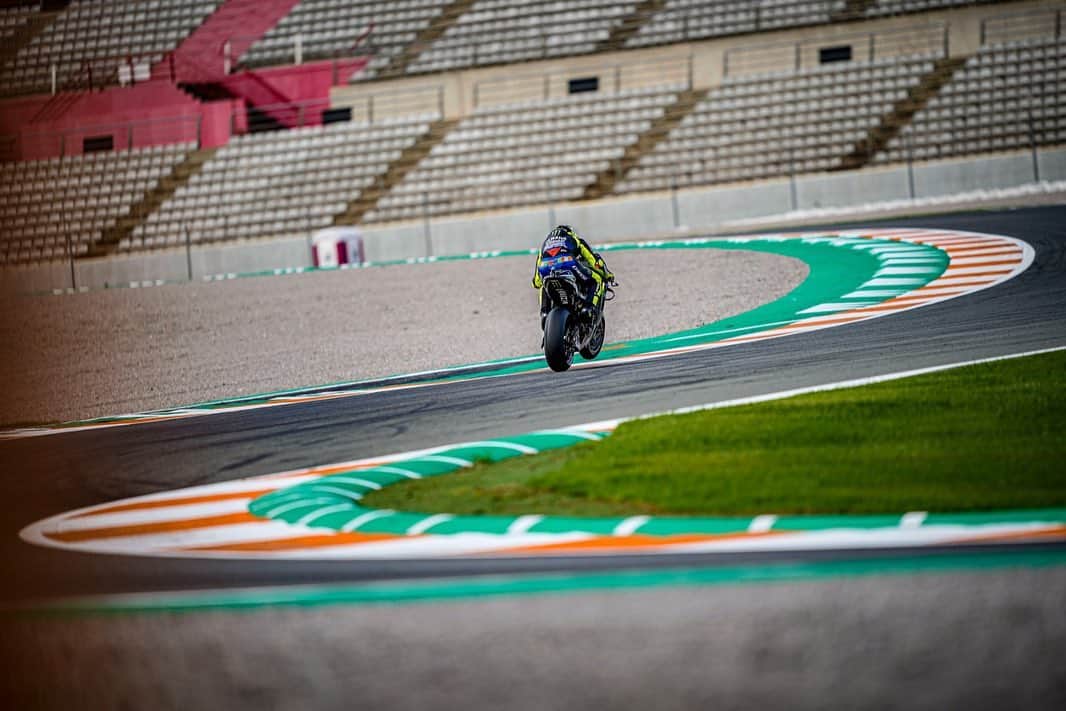 バレンティーノ・ロッシさんのインスタグラム写真 - (バレンティーノ・ロッシInstagram)「Valencia circuit,Spain Sunday,MotoGp Race  📸 @gigisoldano @falex79」11月10日 6時13分 - valeyellow46