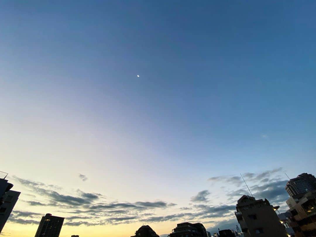 雅-MIYAVI-さんのインスタグラム写真 - (雅-MIYAVI-Instagram)「#UndertheSameSky 🌙」11月10日 6時17分 - miyavi_ishihara