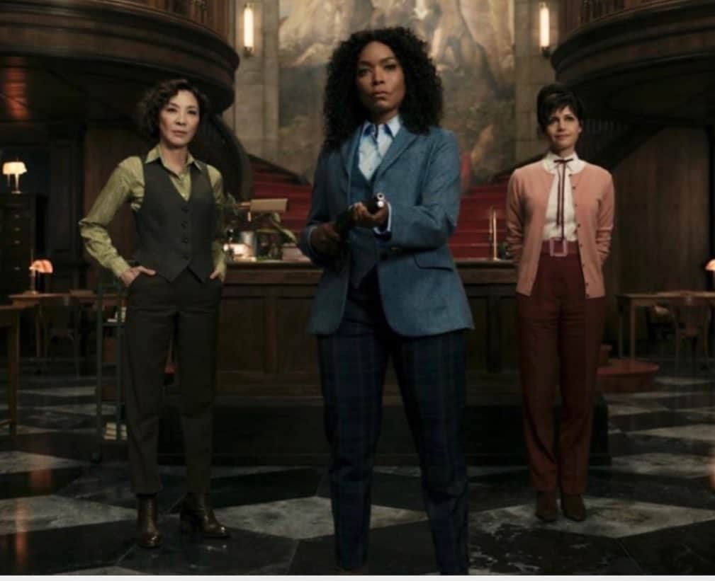 レナ・ヘディのインスタグラム：「First lil’ look at @gunpowdermilkshake movie ... Power house women @karengillan @im.angelabassett @michelleyeoh_official @carlagugino @chloecolemanact ... BOOM 💥.. coming to you in 2021」