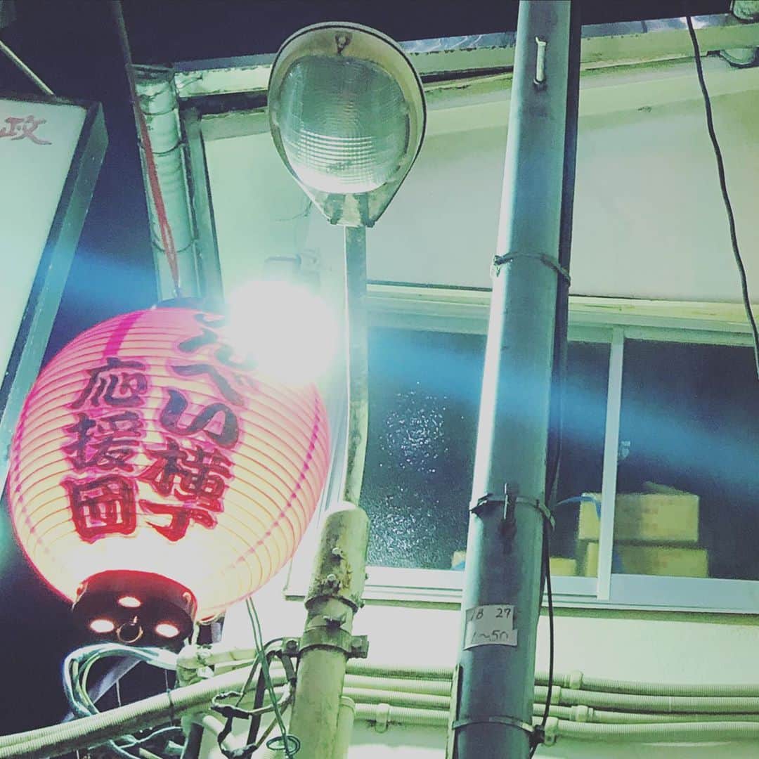 倉本康子さんのインスタグラム写真 - (倉本康子Instagram)「🌟 昨日は久しぶりに渋谷のんべえ横丁にある　 おでん屋さん 「なだ一(なだいち)」へ。 鰯のつみれ、お大根、ウィンナー巻き、 白滝、卵を堪能して完食。 程よい甘さのあるお出汁染み染みのお大根と 鰯のつみれが特に気に入った夜。 やっぱり好きだな、おでん。 おでんが恋しい季節がやってきた。 #なだ一 #なだいち #おでんなだいち #おでんモデル #そんなんないかw #渋谷のんべえ横丁 #のんべえ横丁 #店主シュウ君 #若いのに偉い #若いのには失礼か #感心しちゃうよ #ごちそうさまでした #行けてよかった #おでんが美味しい季節になりました  #やっぱり好きです」11月10日 6時39分 - yasuko_kuramoto_yakko