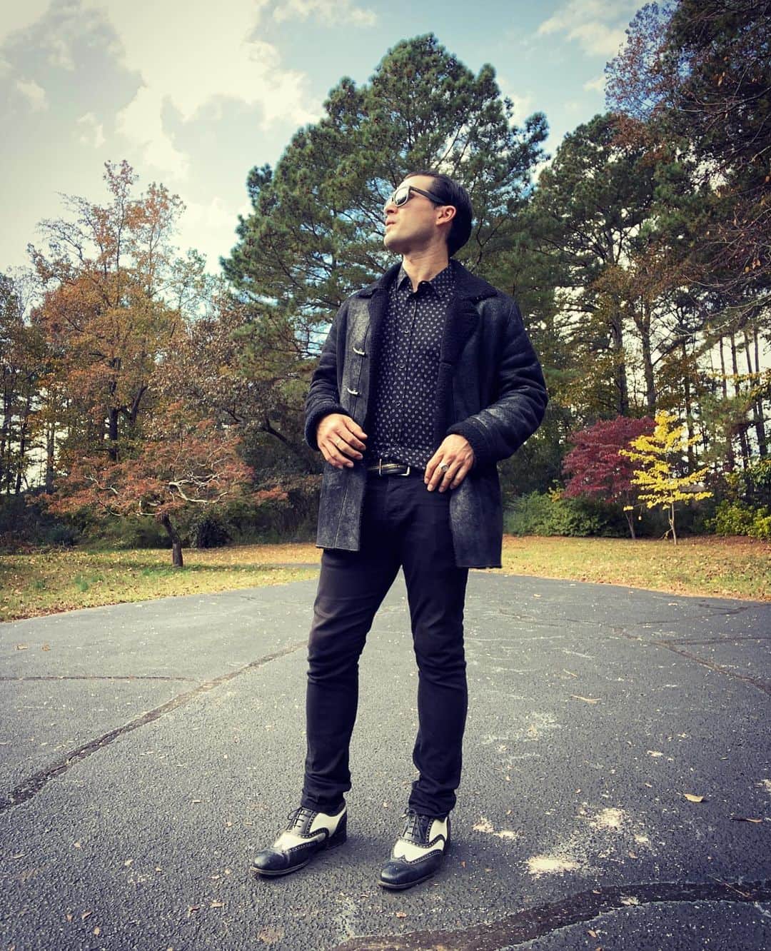 マイケル・マラーキーのインスタグラム：「twitch tomorrow 1230-1330 (eastern); discussing my song ‘holes’ from the album #KNOTS + a short set // see ya there」