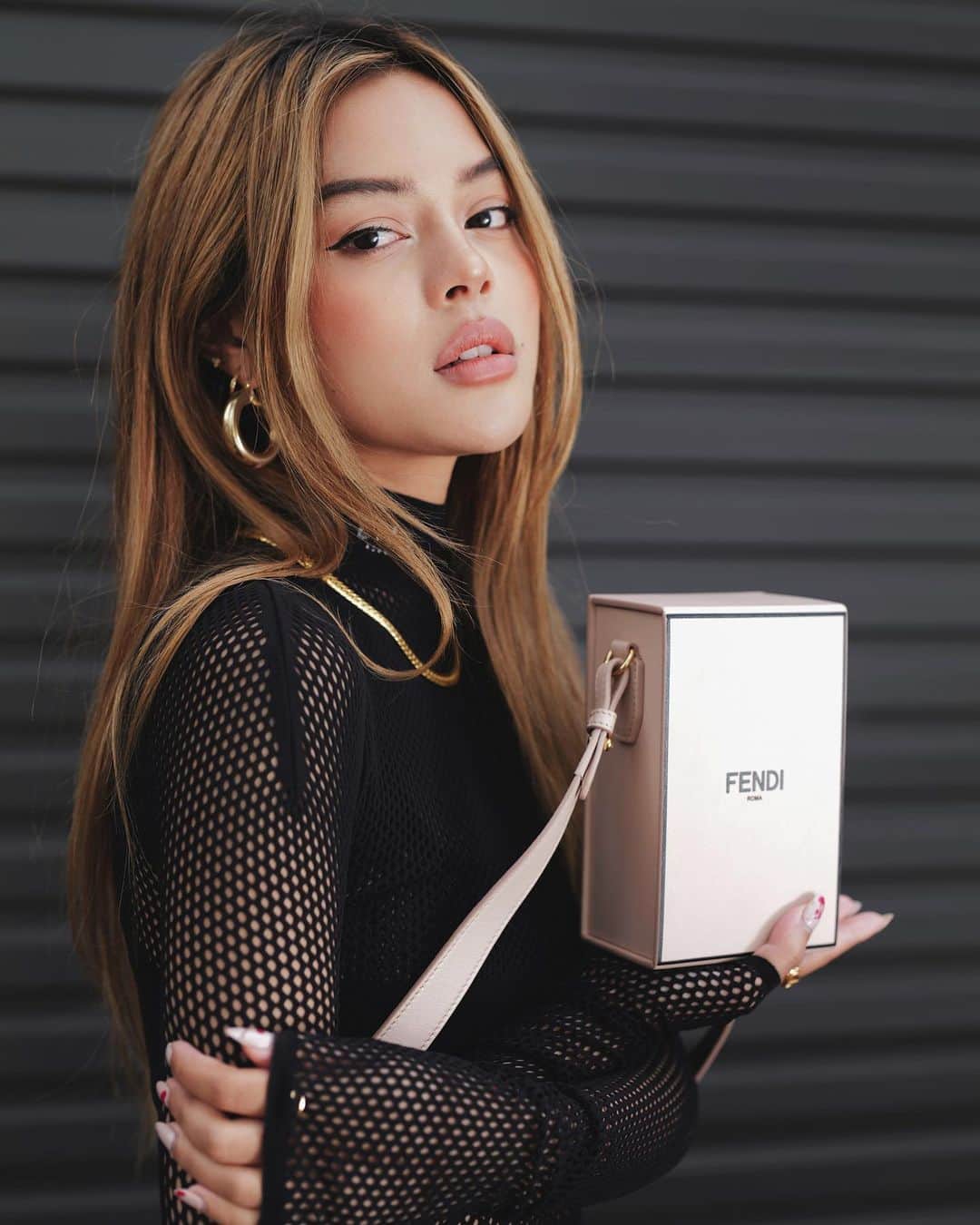 リリーマイマックのインスタグラム：「@fendi Roma Holiday Collection 😎 box bags never looked so cute 🤩 #fendiholiday #fendi」