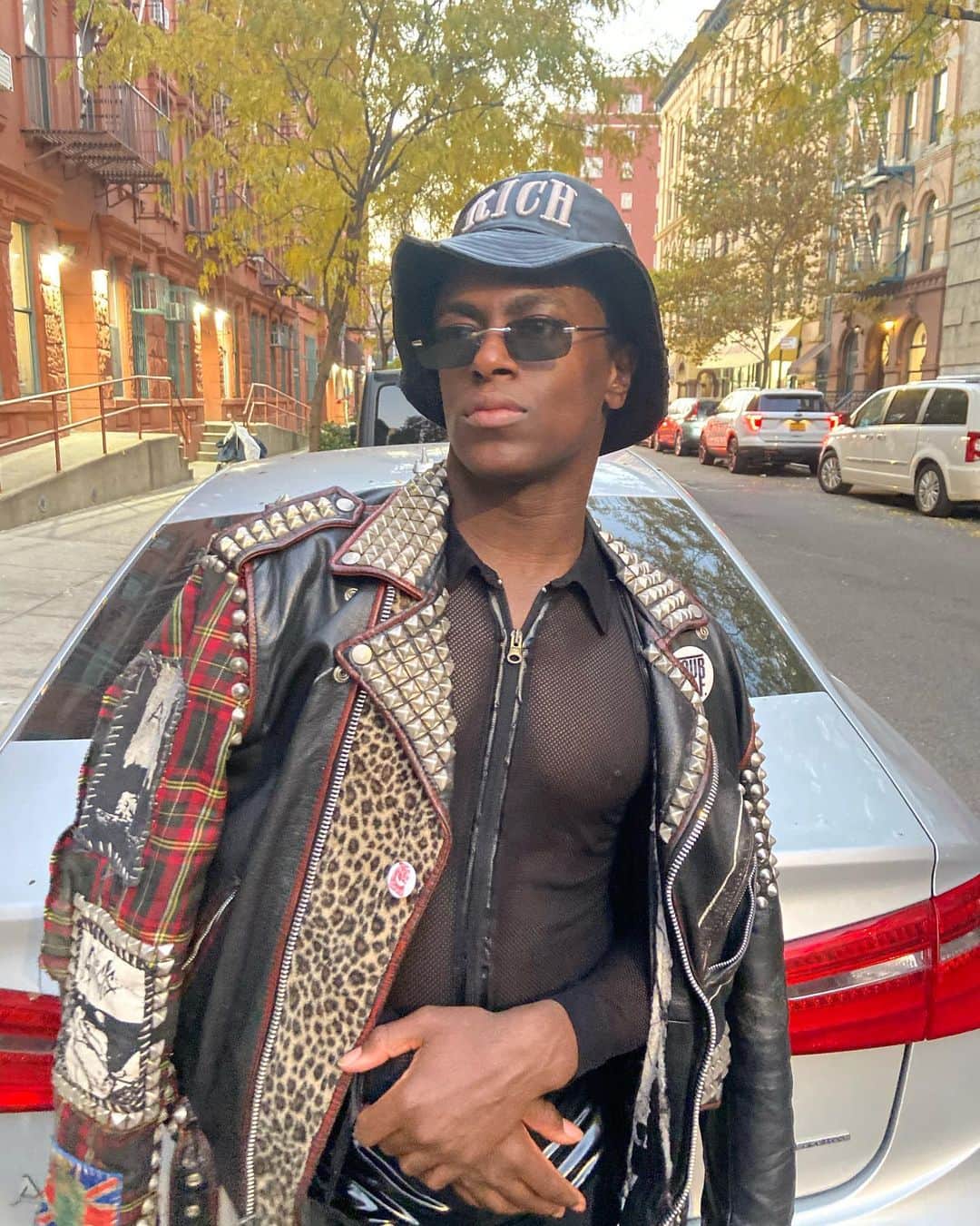 JONTE’のインスタグラム：「Rock out with your 🍆 out.」