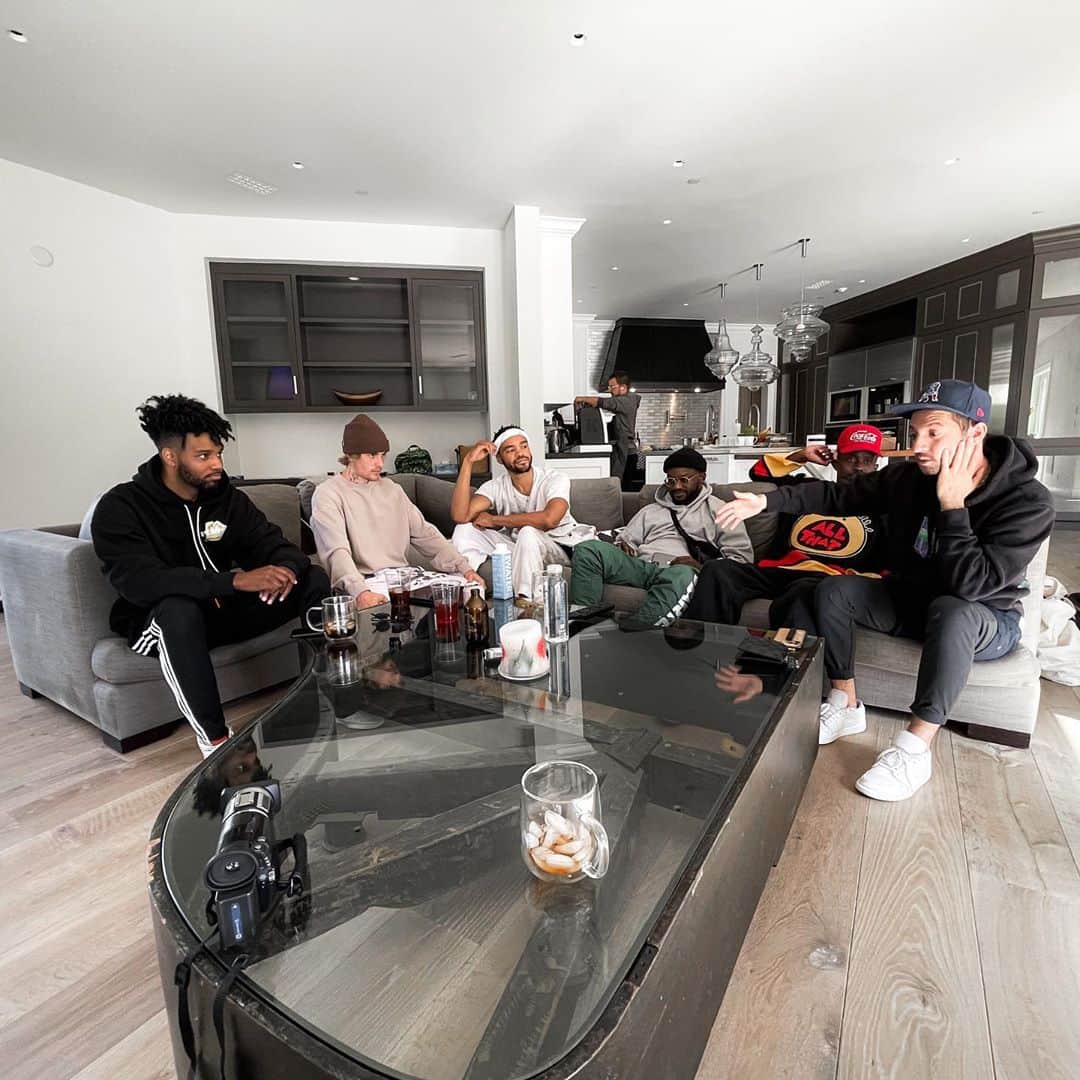 テイラー・ジェームスのインスタグラム：「Team.  📸: @rorykramer」