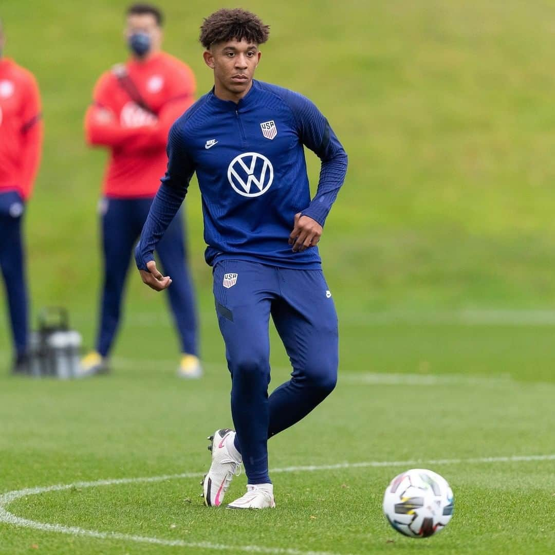 サッカー アメリカ代表チームさんのインスタグラム写真 - (サッカー アメリカ代表チームInstagram)「Feels good to be back! 😀 Check out some photos from our first training session in 🏴󠁧󠁢󠁷󠁬󠁳󠁿.  #USMNTisBack 🇺🇸」11月10日 7時11分 - usmnt