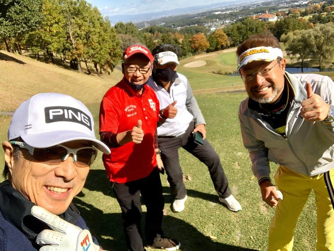 黒田アーサーさんのインスタグラム写真 - (黒田アーサーInstagram)「昨日は久しぶりの⛳️ラウンドでした😊✨最高のお天気の中、野球放送でお馴染みの山田透アナ(日本放送ショーアップナイターやプロ野球ニュース)と間宮社長、今井社長と久しぶりにご一緒しました😊✌️埼玉県の美里ゴルフ倶楽部は紅葉に染まり本当に綺麗でした‼️ゴルフも皆んな調子が良くて楽しい1日でした💕😉 #美里ゴルフ倶楽部  #山田透アナウンサー  #間宮社長 #居酒屋さざん今井社長 #紅葉が綺麗  #皆んなスコア良かった #楽しいゴルフでした  #golf #ping  #ピンゴルフジャパン」11月10日 7時23分 - kuroda_arthur