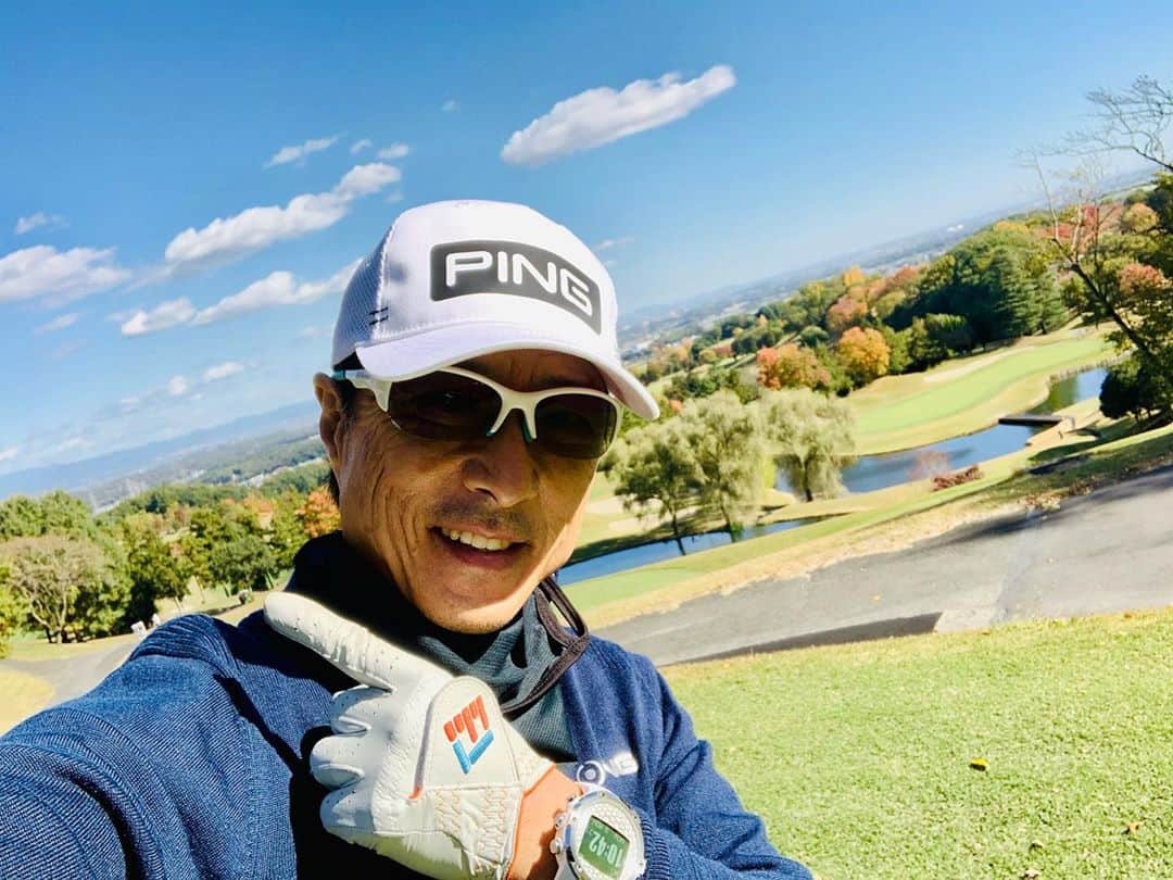 黒田アーサーさんのインスタグラム写真 - (黒田アーサーInstagram)「昨日は久しぶりの⛳️ラウンドでした😊✨最高のお天気の中、野球放送でお馴染みの山田透アナ(日本放送ショーアップナイターやプロ野球ニュース)と間宮社長、今井社長と久しぶりにご一緒しました😊✌️埼玉県の美里ゴルフ倶楽部は紅葉に染まり本当に綺麗でした‼️ゴルフも皆んな調子が良くて楽しい1日でした💕😉 #美里ゴルフ倶楽部  #山田透アナウンサー  #間宮社長 #居酒屋さざん今井社長 #紅葉が綺麗  #皆んなスコア良かった #楽しいゴルフでした  #golf #ping  #ピンゴルフジャパン」11月10日 7時23分 - kuroda_arthur