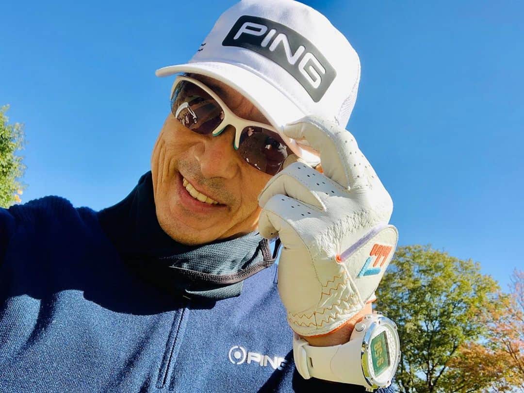 黒田アーサーさんのインスタグラム写真 - (黒田アーサーInstagram)「昨日は久しぶりの⛳️ラウンドでした😊✨最高のお天気の中、野球放送でお馴染みの山田透アナ(日本放送ショーアップナイターやプロ野球ニュース)と間宮社長、今井社長と久しぶりにご一緒しました😊✌️埼玉県の美里ゴルフ倶楽部は紅葉に染まり本当に綺麗でした‼️ゴルフも皆んな調子が良くて楽しい1日でした💕😉 #美里ゴルフ倶楽部  #山田透アナウンサー  #間宮社長 #居酒屋さざん今井社長 #紅葉が綺麗  #皆んなスコア良かった #楽しいゴルフでした  #golf #ping  #ピンゴルフジャパン」11月10日 7時23分 - kuroda_arthur