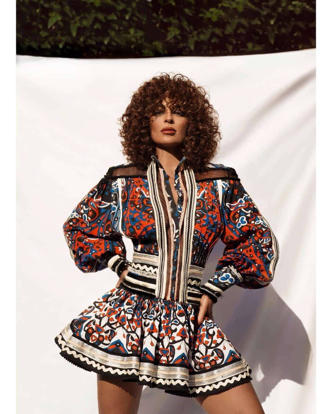 ジュリアナ・パエスのインスタグラム：「‘Cause I’m a gipsy...’」