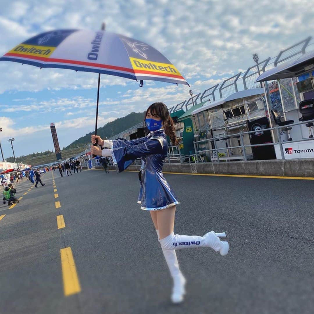 武田美憂のインスタグラム：「. 最近は寒くて目が覚める( ˃_˂ഃ )☁️🌧 . #しばらくはレースの写真です #オウルテックレディ #オウルテック #owltech #sgt #supergt #owltech #tgrteamsard #sard #いいねしてね #portrait #portraitphotography #japanesegirl  #racequeen #レースクイーン #followme」