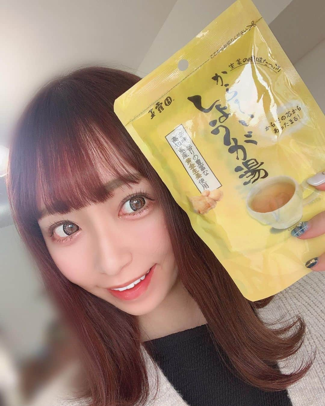 華月咲（さーちゃん）さんのインスタグラム写真 - (華月咲（さーちゃん）Instagram)「おはさーちゃん\( ･ᴗ･ ) 本格的に寒くなってきたねぇ❄️ 最近ちゃんと温活始めたんだよ〜！ 身体の芯までポカポカになれば 冬も楽しく過ごせるかなって思って💓 ＊ 生姜好きなわたしにピッタリの飲み物。 簡単なのに本格的！しっかりから〜い🔥 冷え性知らずの身体になれそう🥰続けるぞ！ ・ ・ #華月咲 #さーちゃん #玉露園 #からーいしょうが湯 #しょうが湯 #しょうが #黄金しょうが #お茶好き #monipla #gyokuroen_fan」11月10日 7時48分 - sachan_0109