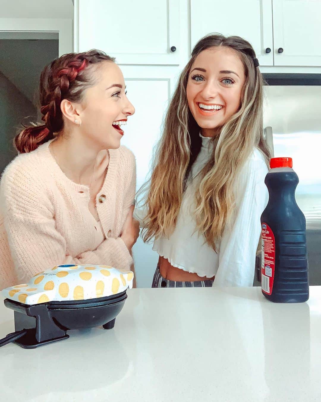 Brooklyn and Baileyさんのインスタグラム写真 - (Brooklyn and BaileyInstagram)「Should we tell @mindymcknight we used her gift to make breakfast? 😂Thankfully with our @primestudent Memberships, we can order her another mini waffle maker and get it shipped out- same day! Click the link in our bio to start gift shopping early and sign up for 6-mo trial of Prime student at no cost! #myprimestudent #ad」11月10日 7時50分 - brooklynandbailey