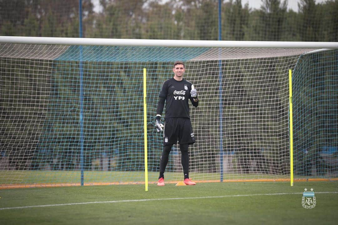 ダミアン・マルティネスさんのインスタグラム写真 - (ダミアン・マルティネスInstagram)「Feliz de volver a estar @afaseleccion 🇦🇷 🇦🇷 @tatografias」11月10日 8時00分 - emi_martinez26