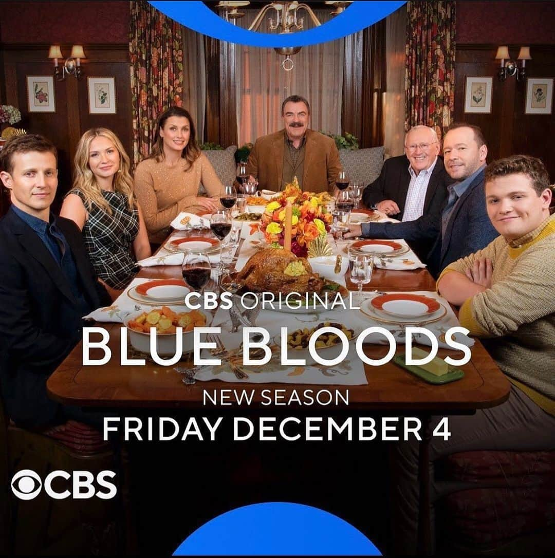 バネッサ・レイのインスタグラム：「Getting the family back together! December 4th!! @bluebloods_cbs」