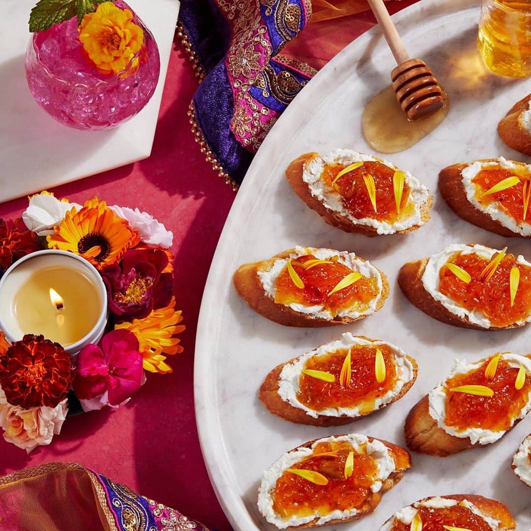 Food & Wineさんのインスタグラム写真 - (Food & WineInstagram)「For Hetal Vasavada @milkandcardamom, Diwali is the highlight of every fall. For her, it’s all about food and family—especially sweets. In our November issue, she shares recipes for Diwali treats in her signature style, combining American constructions with Indian flavors and techniques—like these cardamom shortbread cookies and a showstopping coconut ombré burfi cake. Pick up the issue or tap the link in our bio to get the recipes and read the feature by @khushandoj! 📸: @aweilo」11月10日 7時59分 - foodandwine