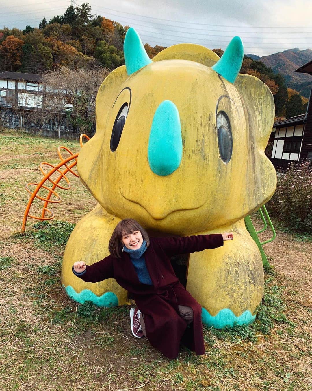 おかもとえみのインスタグラム：「沢山のお祝いコメントありがとう😭 本日誕生日を迎えました〜🎂 30歳、楽しく健やかに生きていきたいと思います🔥親に感謝🥰そして関わってくれる皆様に感謝🥰みんなの笑顔や心と沢山繋がっていきたいです🔥こんな私だけど仲良くしてね🥳いつもありがとう！！  #おかもとえみ #えみそん #おめそん」