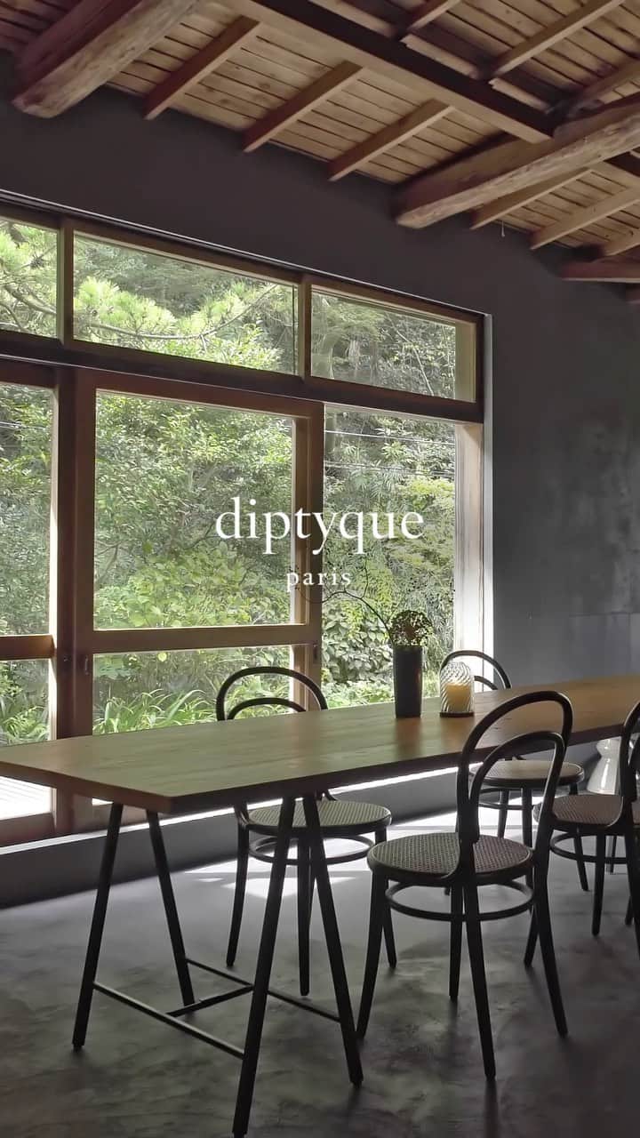 のインスタグラム：「diptyque introduces Japanese architect, Ai YOSHIDA's feel-good & scented traditional Japanese home.  Discover "Shakkei", a "borrowed scenery" concept from nature, through the window that opens up this Japanese-styled home. An atmosphere to (re)connect with nature.  @yoshida_ai_ #diptyqueparis #japanesehomes #architecture」