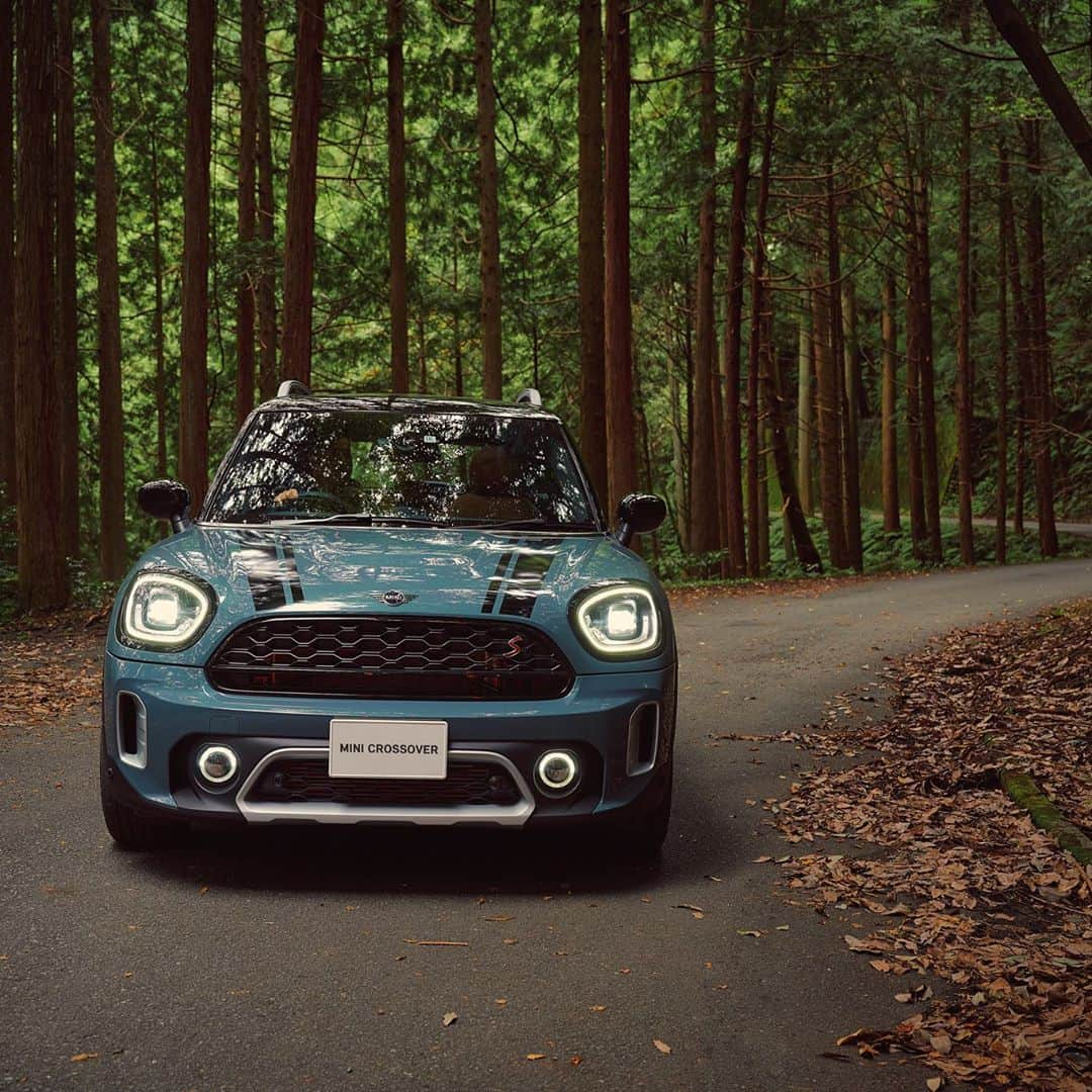 MINI Japanさんのインスタグラム写真 - (MINI JapanInstagram)「The New MINI Crossover に乗り込み、目の前に広がる道を意のままに駆け抜ける。⁣ 子供の頃に抱いたあの冒険心を、掻き立てながら。⁣ ⁣ #MINIJapan #この日常にひらめきを#TheNewMINICrossover #AddInspiration #MINI旅 #ALL4 #MINIのある生活 #絶景スポット #グランピング #グランピングキャンプ」11月10日 17時43分 - mini_japan