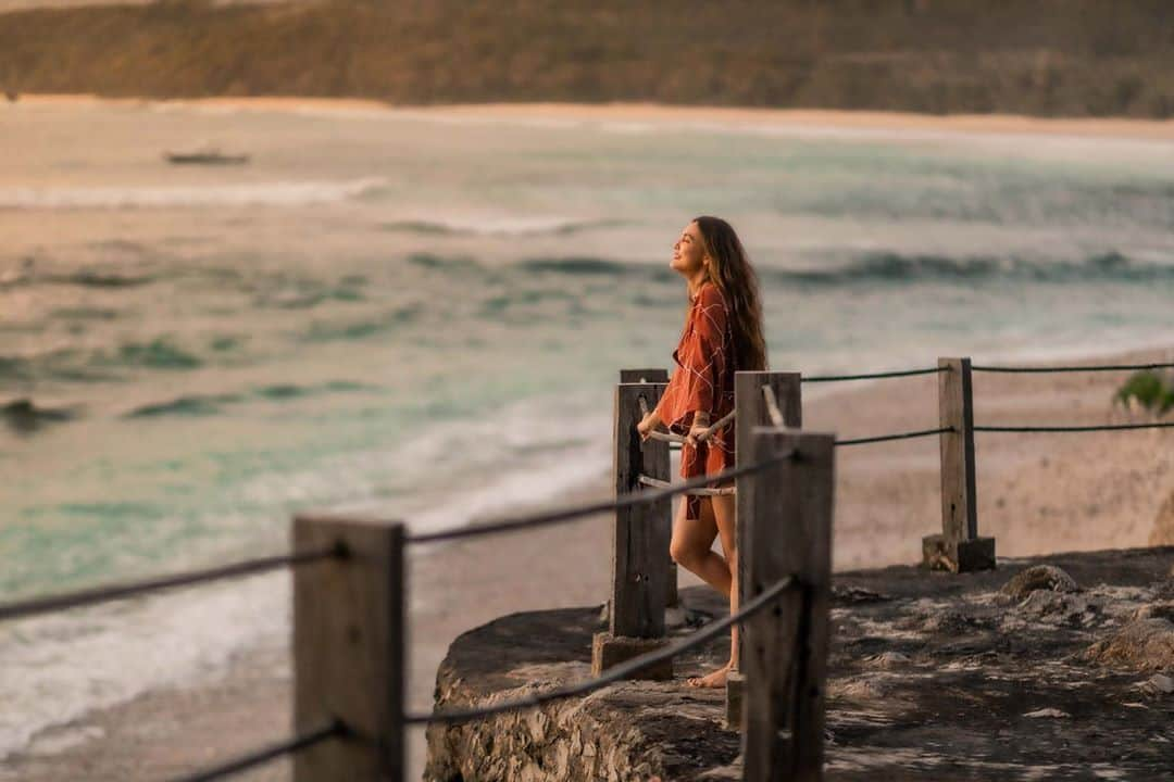 ルナ・マヤさんのインスタグラム写真 - (ルナ・マヤInstagram)「Sunset🌅 #sumbaisland #sunset #lunamaya #november #2020 📸 @rufusazarya」11月10日 17時54分 - lunamaya