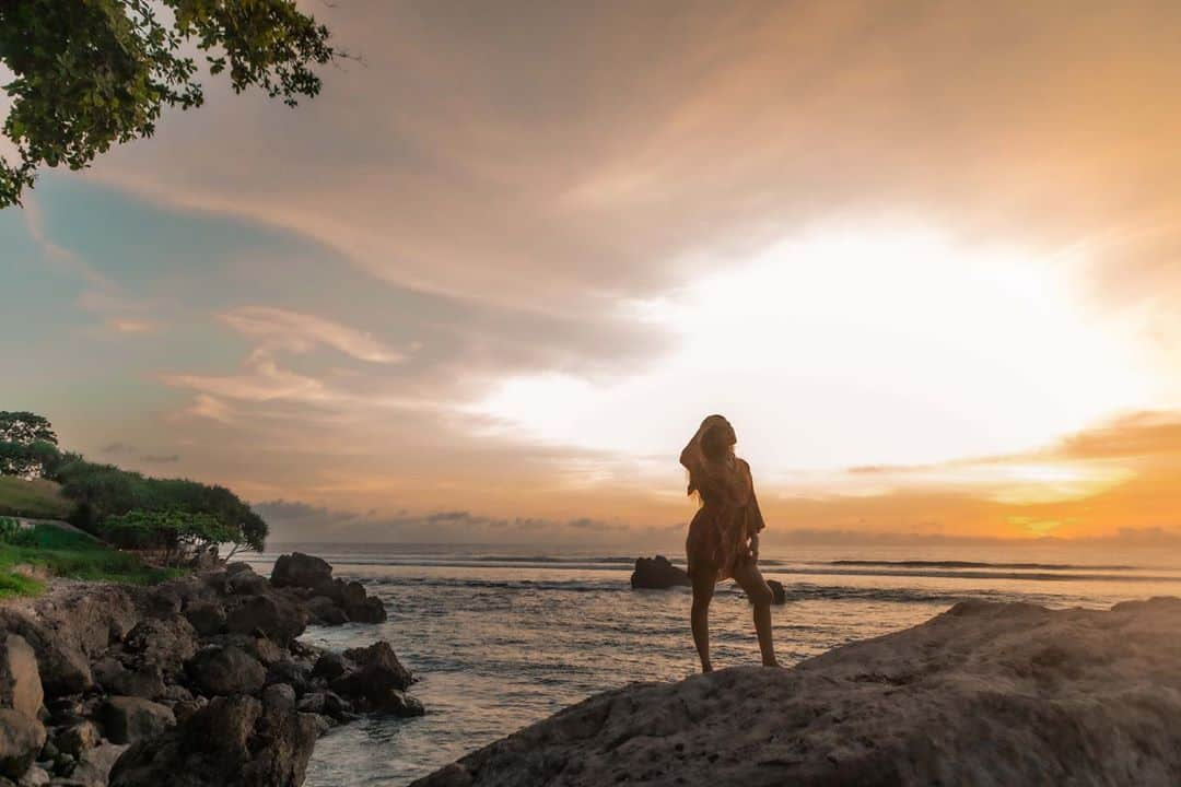 ルナ・マヤさんのインスタグラム写真 - (ルナ・マヤInstagram)「Sunset🌅 #sumbaisland #sunset #lunamaya #november #2020 📸 @rufusazarya」11月10日 17時54分 - lunamaya