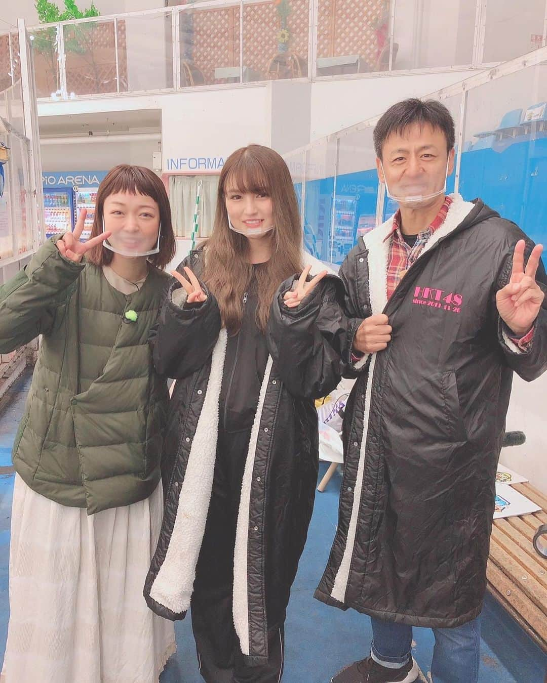 神志那結衣さんのインスタグラム写真 - (神志那結衣Instagram)「先日の青春体育部 観て下さりましたか？⛸❄️ 小学生の頃に2回体験入学をしたことがあったり、プライベートでも行ってたので意外と滑れちゃうのよ私☺️ また行きたいなぁ ： コンバットさん（ @konbatsuto94 ）が羽織が無くて HKT48の羽織りを一緒に着てました！ お似合いなのでHKT6期生メンバーとして推薦します☺️♡笑 小雪さんもコンさんもありがとうございましたっ #青春体育部　#体育　#スケート　#アイススケート　#ジャケット　#コート　#HKT48 #神志那結衣　#じーな　#sports」11月10日 17時51分 - jiina27