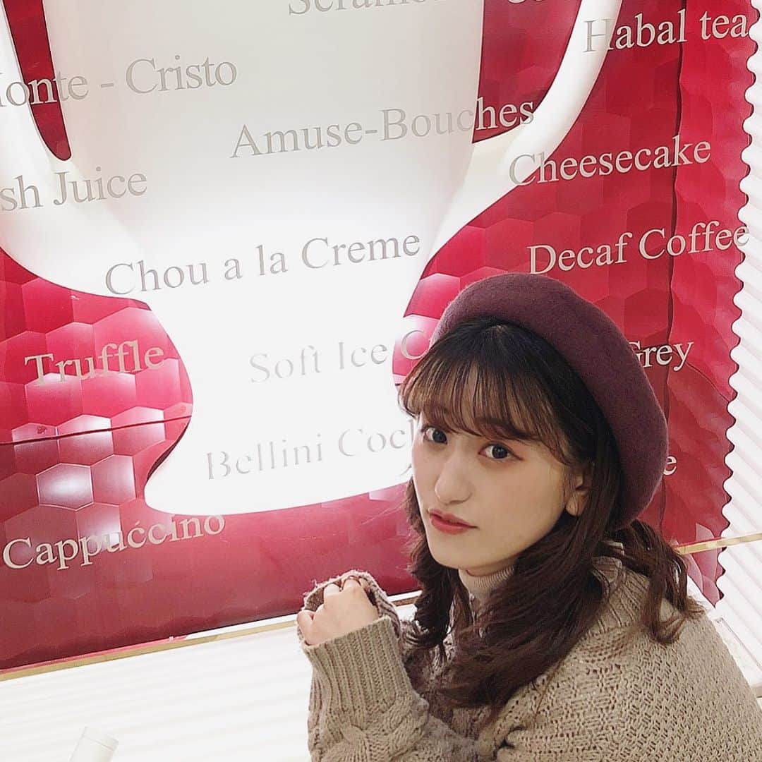 のインスタグラム：「. こんばんは🌙先ほど提出した！と思い込んでた課題がまだ提出されていませんでした…💦大学生あるあるかなぁ？(^-^;  ということで課題がんばってきます🏃‍♀️  今日もお疲れ様でした🍵💓  .」