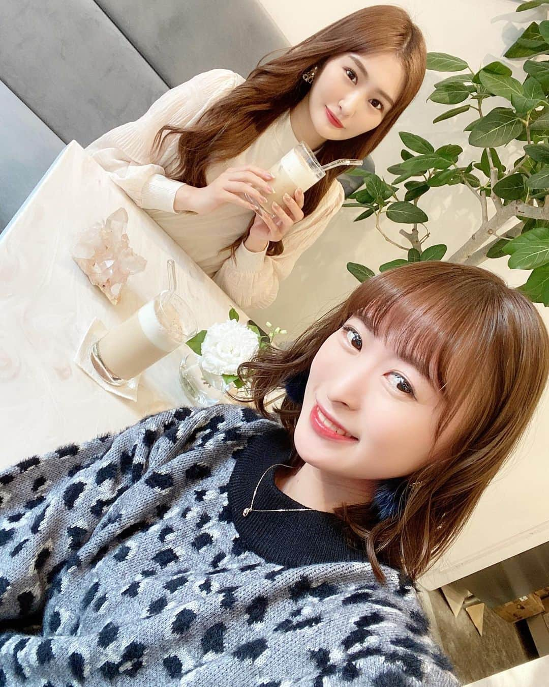 川上礼奈さんのインスタグラム写真 - (川上礼奈Instagram)「. ジムの後はありさと一緒に気になってた  @cafebylove に行って来たよ〜😊✨ スムージーボウルめっちゃ美味しかった😶🥣🤍 お洒落なメニューがありすぎてどれにするか めっちゃ悩んだ😂笑 とーっても美味しかったです🤍 #六本木カフェ #スムージーボウル  #vegancafebylove」11月10日 17時56分 - kawakami_rena