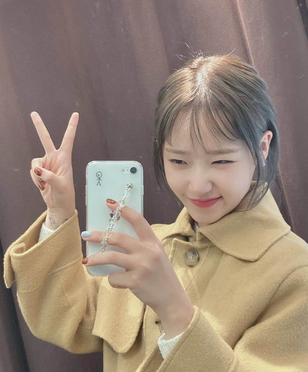 チェ・ユジョンのインスタグラム：「좋은 하루 ✌️ 점심 챙겨 먹어요 ◡̈  #유정 🌻  #위키미키 #WEKIMEKI #CHOIYOOJUNG #최유정 #YOOJUNG」
