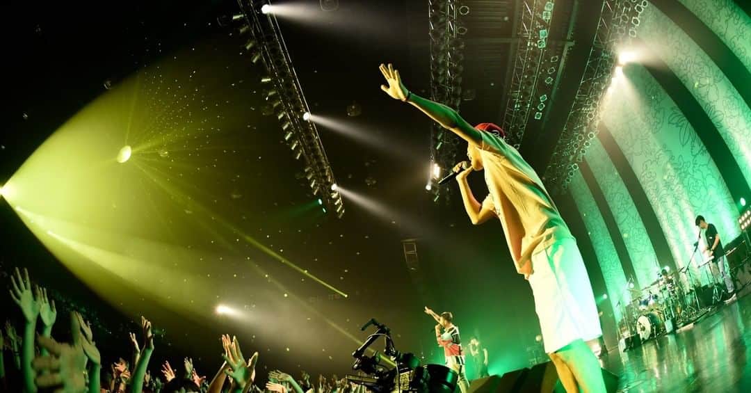 ORANGE RANGEのインスタグラム：「🍊#ORANGERANGE🍊 明日11月11日の #レンジのライブ といえばあの曲✊️✌️✋️ @orangerange_official」