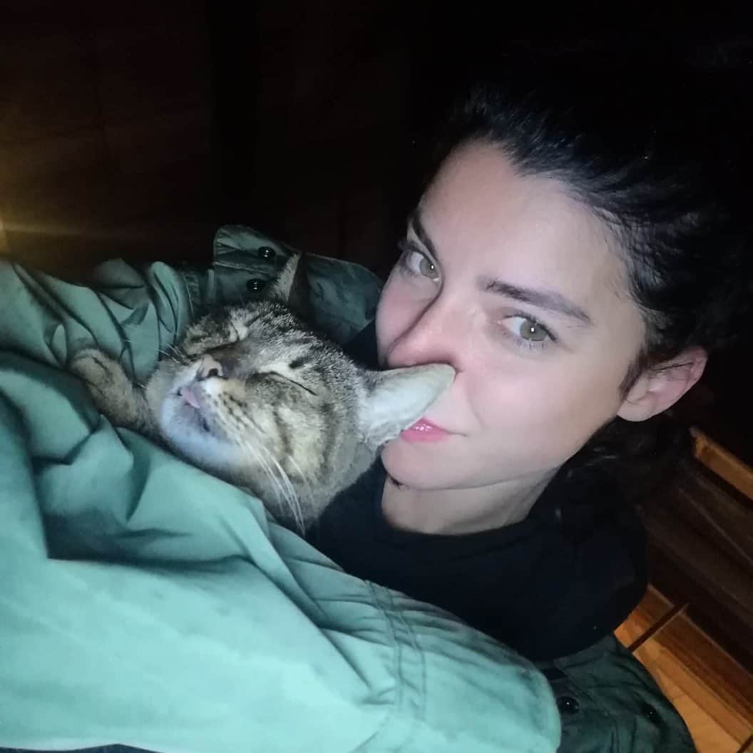 Merve Boluğurのインスタグラム：「Hayvanlara olan sevgim💖」