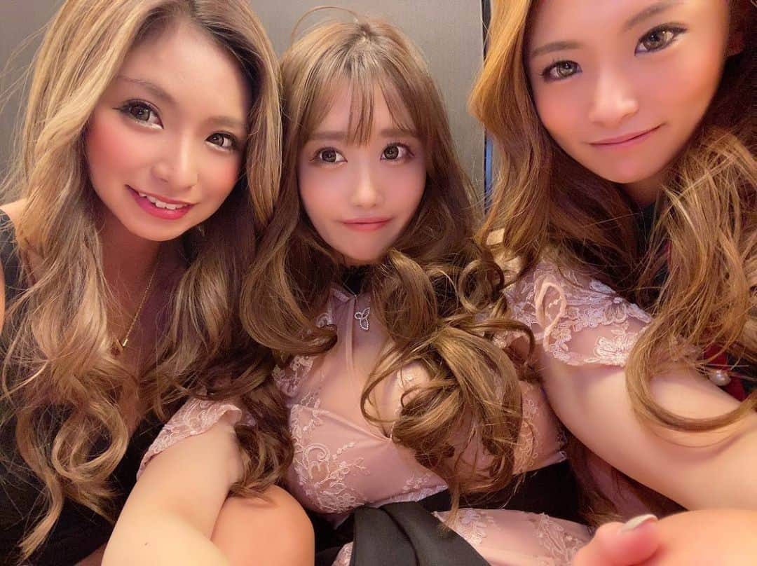 星乃麻梨花さんのインスタグラム写真 - (星乃麻梨花Instagram)「2枚目の動画がサイズ小さくできなくて ドアップみたくなっちゃったけど 面白いからそのまま載せちゃう💖💖  #星乃麻梨花#桃李#バルセロナ #barcelona  #すすきの #ニュークラブ #キャバ嬢#ホステス #新宿 #歌舞伎町 #六本木 #錦 #中洲 #北新地 #ミナミ #instagram #like4like #l4l #札幌#instagramer#可愛い#谷間#follow4folow #f4f #followforfollowback #likeforfollow #likeforlikes #likeforlikeback #いいね返し」11月10日 18時14分 - marika.0107