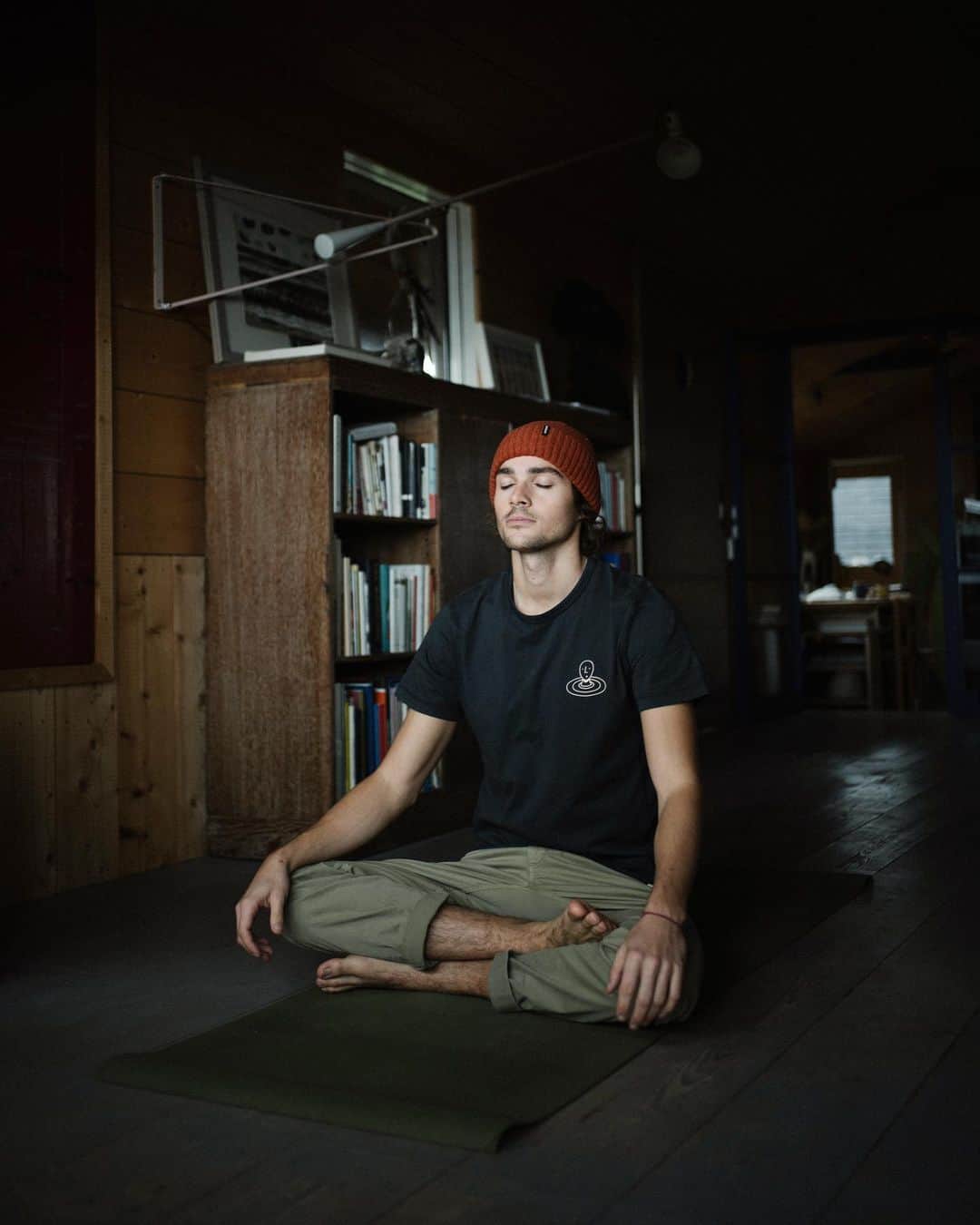 Jackson Harriesのインスタグラム：「As we get stuck into another month long lockdown here in England I wanted to share a few things that have helped my mental health this year. None of them are new ideas, but I’ve found that actively practicing them on a daily basis can have an incredible effect.   Yoga   I’ve always enjoyed yoga but have never really found the time to develop a consistent practice.  During lockdown I’ve started doing virtual classes with the @sangyeyogaschool and it’s been such a source of comfort. I’m particularly grateful to @em.jivamukti for her constant guidance and teachings.  Breathing   Breathing sound like an obvious one. We all do it everyday, but how often do you take the time to become conscious of your breath? Recently I’ve discovered @breathewithjames and the immense power of the breath to calm your body and mind. James hosts regular sessions a few times a week and I can’t recommend them more highly.  Meditation  There are of course many different schools of meditation, and many different ways to practice. I’ve always found the @headspace app a really great resource if you’re wanting to develop a simple guided daily practice. I often go for periods of time without mediating but whenever I come back to it - even if its just for five minutes - I’m reminded of the power of it.   Ultimately all these practices are a reminder that whilst we can’t always control what goes on outside, we can control our mindsets and how we respond to change.   I also wanted to say a huge thanks to @soweflow who make amazing yoga gear specifically aimed at men. The yoga twill trousers I’m wearing in these pictures are literally the comfiest things I’ve ever owned and have been a staple of my lockdown closet.    I’d love to know what apps, teachers, websites or practices have helped you during the lockdown period. Stay safe and don’t forget to prioritise your mental health. 🧘‍♂️🌎」