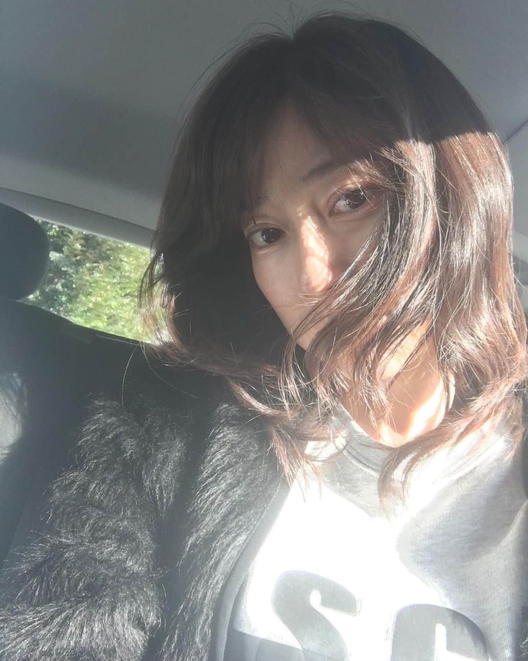 小橋めぐみのインスタグラム：「空気が、きゅっと冷たくなりました。 今日は、友人の子供の2ヶ月の誕生日を、 みんなでお祝い🎂 「ヶ月」ってロウソクがあるのね🕯 毎月使えるから、火をすぐ消すそう。 今日はもはや、つけませんでした☺️」