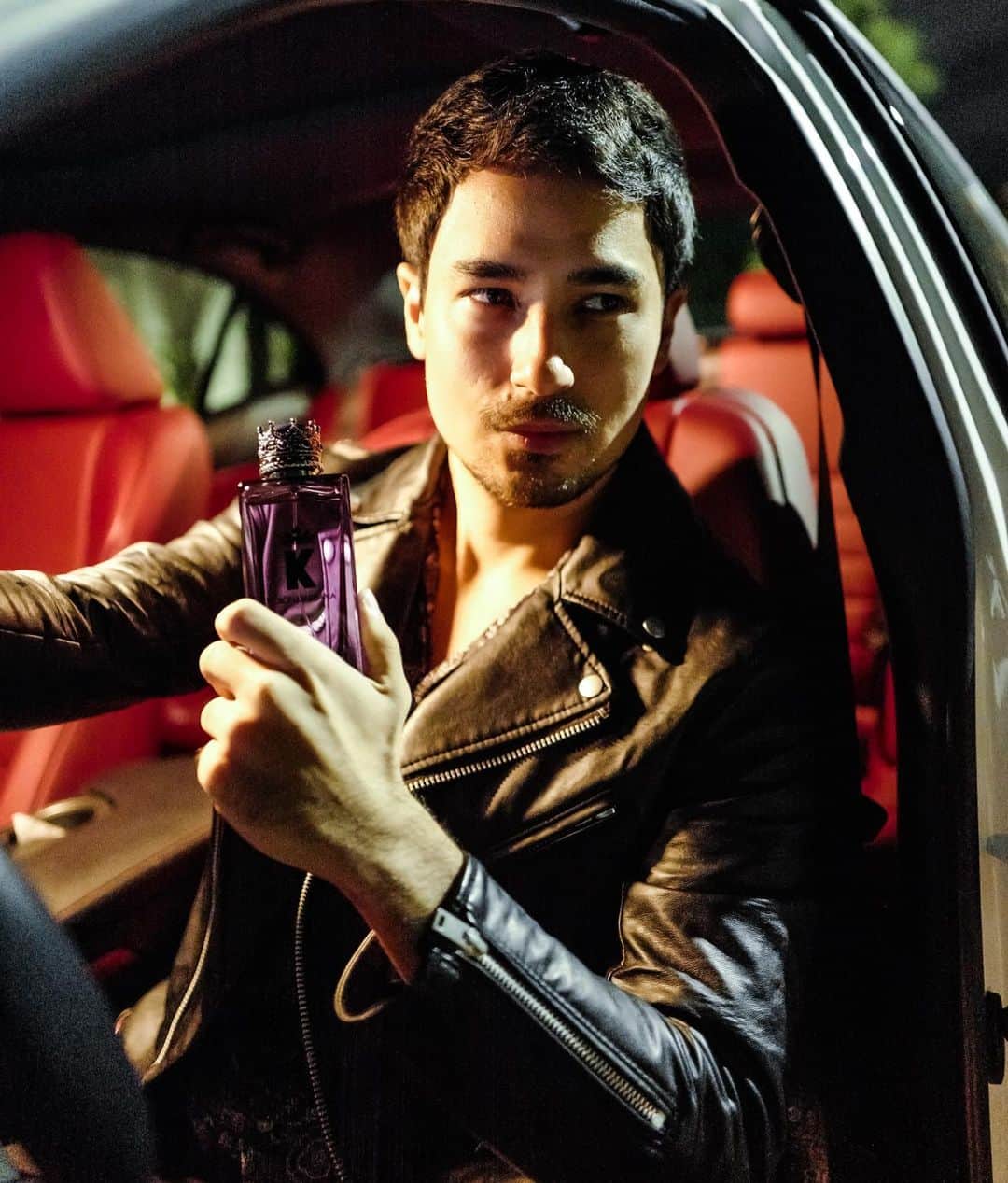 マーロン・ストッキンガーのインスタグラム：「For almost 20 years, racing has been my passion. All throughout, I’ve experienced many highs and lows in my career but what I’ve learned most is to enjoy the ride along the way. Every #ModernKing will experience multiple battles in this lifetime, but I’ve learned to revel in the hardships, challenges and even the losses because they make every victory so much sweeter.   It’s been a tough year for all of us. Although racing has taken a backseat this time around, I’m still thankful for the opportunities I get to go back to the track and for simply getting through this year, while looking forward to a fresh start with Christmas right around the corner. What better gift to get than the NEW K by Dolce&Gabbana Eau de Parfum for a special treat to the men in your lives?   It has a magnetic, intense and masculine scent, and always gives me the confidence to face the day head on. It’s great to wear for both everyday wear and the holiday season. Shop K by D&G at Rustans.com @rustansph, and get a free Business Case and a D&G Pouch with 11 Mini-Mists. #KbyDolceGabbana」