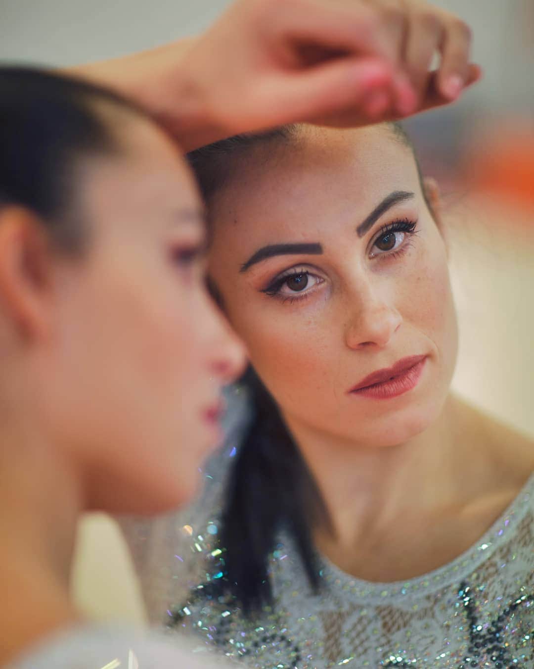 バネッサ・フェラーリのインスタグラム：「Eh si, sono 30... 😬🥳🎂🎉 È un momento della vita in cui ti guardi allo specchio e cerchi di fare un bilancio!  Guardandomi posso dire di essere fiera di tutto ciò che ho fatto, penso di non aver rimpianti fino ad ora ma penso anche che non ne vorrò in futuro e per questo vi avevo annunciato che avrei svelato delle novità...  Lo svelo ufficialmente al mio trentesimo compleanno, direi un regalo in perfetto "stile Vanessa Ferrari", perché fino a che ci sarà luce nei miei occhi continuerò a lottare per i miei sogni e per questo vi dico che sono pronta "A FARMI IN 4"!!! 😏💥 Ebbene si torno a gareggiare su tutti gli attrezzi, sto lavorando  tantissimo per puntare veramente in alto!!!  Buon compleanno a me e state pronti a sognare insieme perché, come insegna la mia storia, non mi pongo limiti ❣️🙌 🕯️🕯️🕯️🕯️🕯️🕯️🕯️🕯️🕯️🕯️🕯️🕯️🕯️🕯️🕯️🕯️🕯️🕯️🕯️🕯️🕯️🕯️🕯️🕯️🕯️🕯️🕯️🕯️🕯️🕯️  📸 @saramelotti_ ❤️  #vanessaferrari #happybirthday #HB #compleanno #gymnastics #happybirthdaytome」
